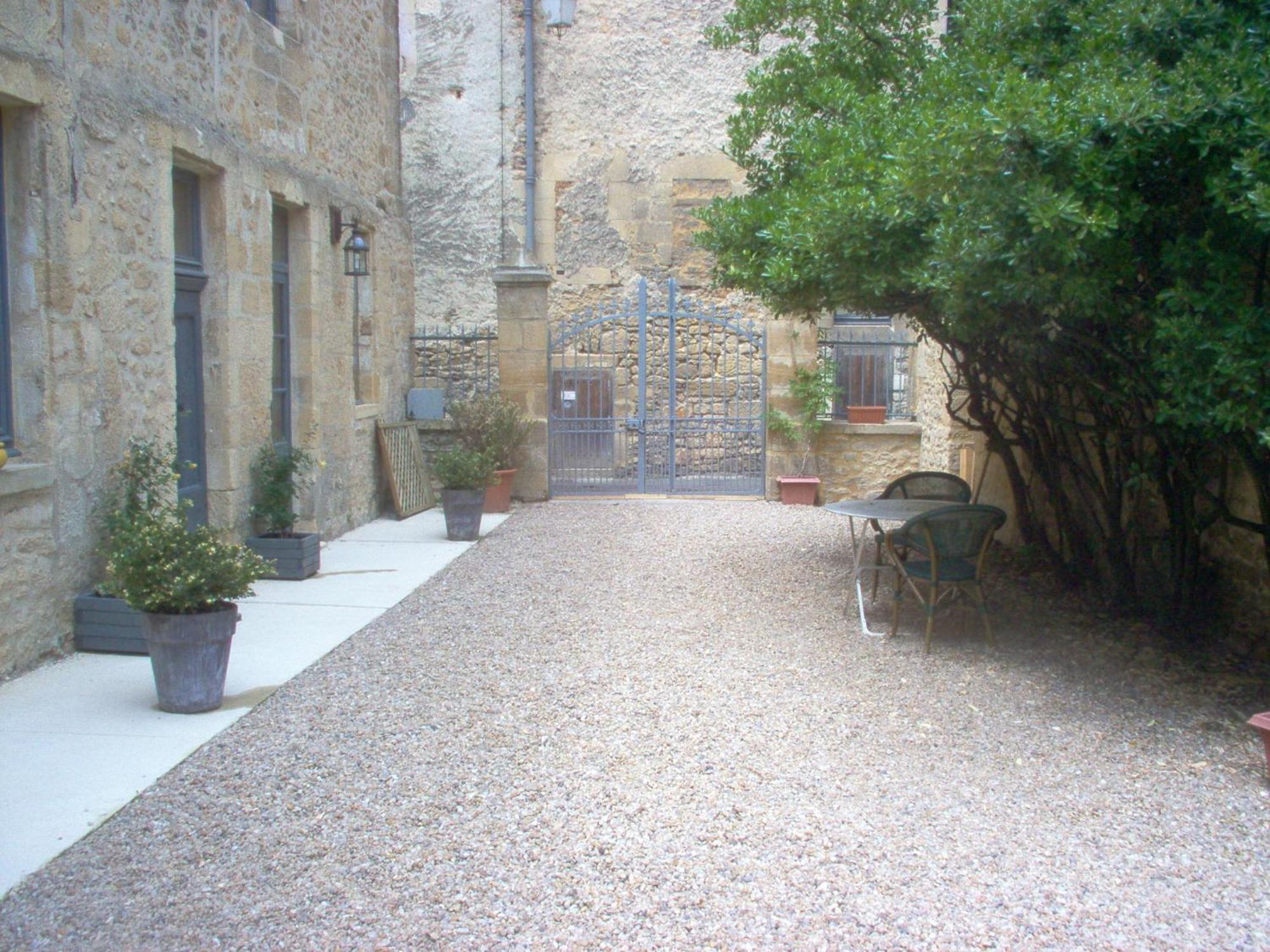 Отель Sarlat Cote Jardin Экстерьер фото